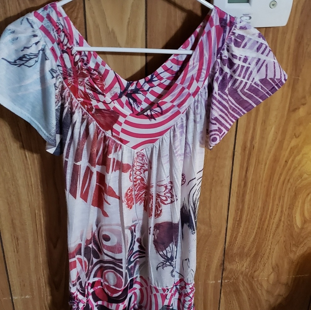 Multi colored light weight shirt
